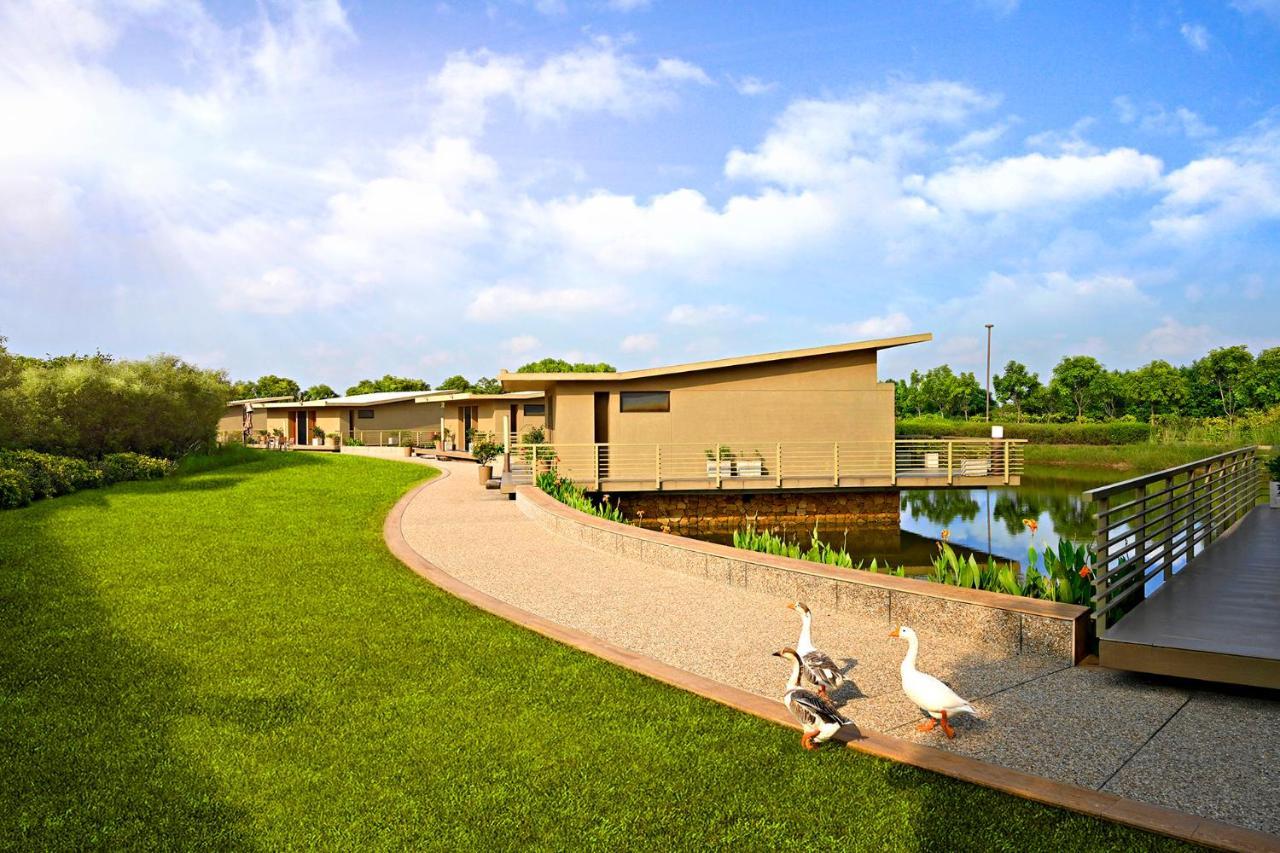 Life At Repose- Lake Villas Resort & Club Chor Warodra Kültér fotó