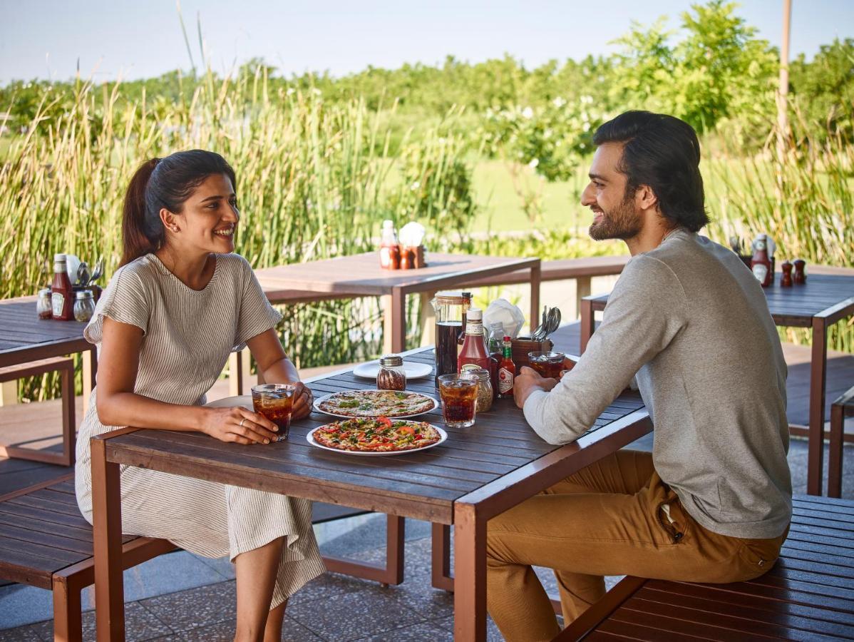 Life At Repose- Lake Villas Resort & Club Chor Warodra Kültér fotó