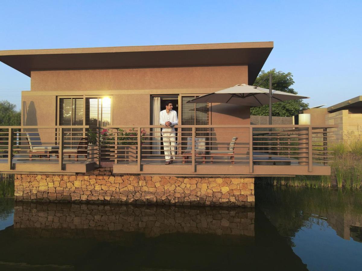 Life At Repose- Lake Villas Resort & Club Chor Warodra Kültér fotó