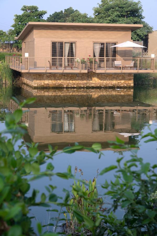Life At Repose- Lake Villas Resort & Club Chor Warodra Kültér fotó