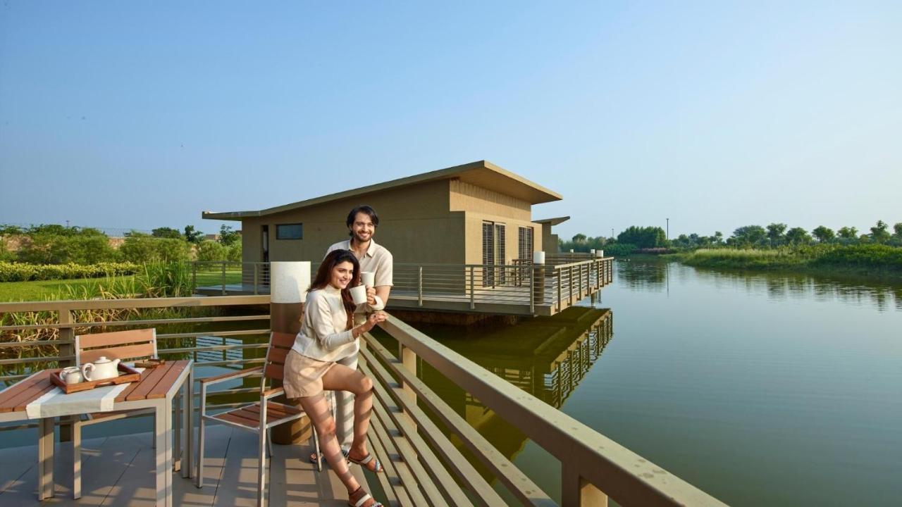 Life At Repose- Lake Villas Resort & Club Chor Warodra Kültér fotó
